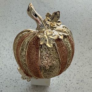 Pumpkin wall flower plug